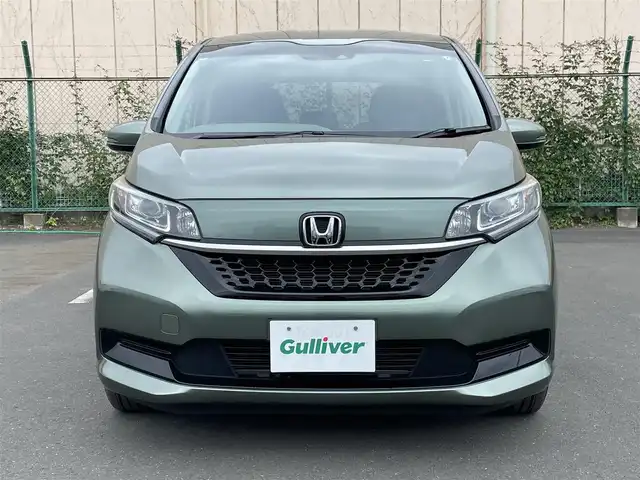 ホンダ フリード ハイブリット G ホンダセンシング 東京都 2021(令3)年 3.5万km シルバーミストグリーンM Honda SENSING/ナビ装着用スペシャルパッケージ/純正ナビ（VXM-214VFi）/AM/FM/CD/DVD/SD/USB/Bluetooth/フルセグTV/バックカメラ/両側パワースライドドア/LEDヘッドライト/LEDアクティブコーナリングライト/ETC車載機/Hondaスマートキーシステム&パワースイッチ/オートリトラミラー/Cパッケージ/・ロールサンシェード/・UVカット機能付フロントウインドウガラスIRカット〈遮熱〉/・スーパーUVカットフロントドアガラス/・コンフォートビューパッケージ（親水/ヒーテッドドアミラー＋フロントドア撥水ガラス＋熱線入りフロントウインドウ）/・運転席&助手席シートヒーター/・プラズマクラスター技術搭載フルオート・エアコンディショナー
