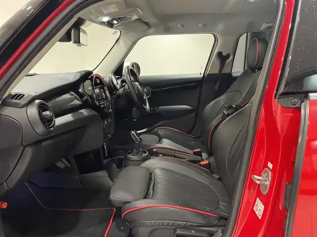 ＭＩＮＩ ミニ クーパー S 愛知県 2019(令1)年 2.6万km チリ・レッド ペッパーパッケージ　/前席CABANAシートカバー　/LCIモデル　/ジョンクーパーワークスステアリング　/パドルシフト/純正ナビ　/Bluetooth　/バックカメラ　/カロッツェリアフルセグTVキット　/インテリジェントセーフティー　/ドライブレコーダー　/ミラー型ETC　/LEDヘッドライト/コーナーセンサー/プッシュスタート/アイドリングストップ