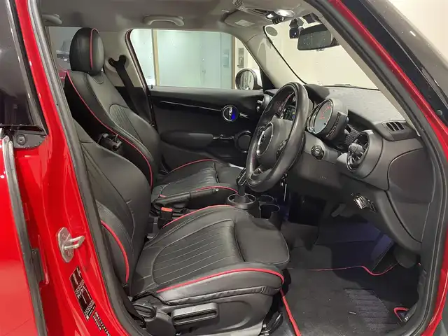 ＭＩＮＩ ミニ クーパー S 愛知県 2019(令1)年 2.6万km チリ・レッド ペッパーパッケージ　/前席CABANAシートカバー　/LCIモデル　/ジョンクーパーワークスステアリング　/パドルシフト/純正ナビ　/Bluetooth　/バックカメラ　/カロッツェリアフルセグTVキット　/インテリジェントセーフティー　/ドライブレコーダー　/ミラー型ETC　/LEDヘッドライト/コーナーセンサー/プッシュスタート/アイドリングストップ
