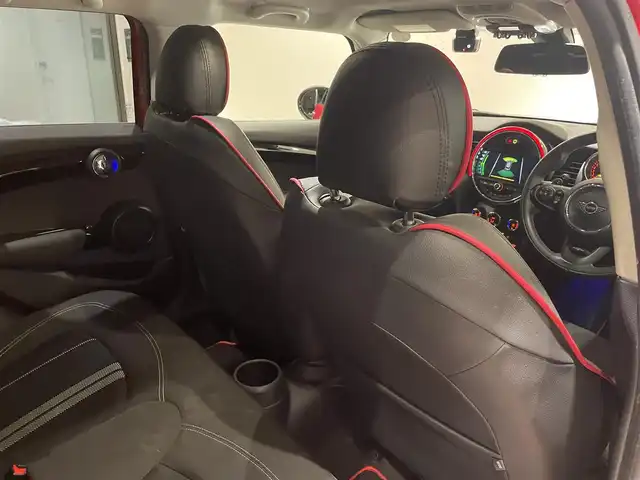 ＭＩＮＩ ミニ クーパー S 愛知県 2019(令1)年 2.6万km チリ・レッド ペッパーパッケージ　/前席CABANAシートカバー　/LCIモデル　/ジョンクーパーワークスステアリング　/パドルシフト/純正ナビ　/Bluetooth　/バックカメラ　/カロッツェリアフルセグTVキット　/インテリジェントセーフティー　/ドライブレコーダー　/ミラー型ETC　/LEDヘッドライト/コーナーセンサー/プッシュスタート/アイドリングストップ