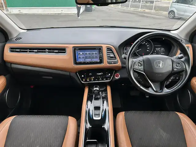 ホンダ ヴェゼル ハイブリッド Z ホンダセンシング 宮城県 2019(令1)年 9.9万km プラチナホワイトパール ワンオーナー/ホンダセンシング/●衝突軽減ブレーキ〈CMBS〉/●誤発進抑制機能/●歩行者事故低減ステアリング/●路外逸脱抑制機能/●ACC〈アダプティブ・クルーズ・コントロール〉/●LKAS〈車線維持支援システム〉/●先行車発進お知らせ機能/●標識認識機能/コンフォートビューパッケージ/●親水/ヒーテッドドアミラー/●フロントドア撥水ガラス/●熱線入りフロントウインドウ/純正SDナビ/・Bluetooth/・フルセグTV/・CD/DVD/バックカメラ/ドライブレコーダー/ETC/ハーフレザーシート/運転席・助手席シートヒーター/チップアップシート/革巻きステアリング/ステアリングスイッチ/LEDヘッドランプ/オートライト/電子制御パーキングブレーキ/オートブレーキホールド機能/プッシュスタート＆スペアキー/ルーフレール/純正17AW/ドアバイザー/W/サイド/カーテンエアバッグ/取扱説明書/保証書