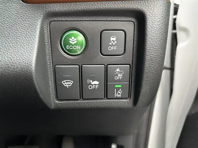 ホンダ ヴェゼル ハイブリッド Z ホンダセンシング 宮城県 2019(令1)年 9.9万km プラチナホワイトパール ワンオーナー/ホンダセンシング/●衝突軽減ブレーキ〈CMBS〉/●誤発進抑制機能/●歩行者事故低減ステアリング/●路外逸脱抑制機能/●ACC〈アダプティブ・クルーズ・コントロール〉/●LKAS〈車線維持支援システム〉/●先行車発進お知らせ機能/●標識認識機能/コンフォートビューパッケージ/●親水/ヒーテッドドアミラー/●フロントドア撥水ガラス/●熱線入りフロントウインドウ/純正SDナビ/・Bluetooth/・フルセグTV/・CD/DVD/バックカメラ/ドライブレコーダー/ETC/ハーフレザーシート/運転席・助手席シートヒーター/チップアップシート/革巻きステアリング/ステアリングスイッチ/LEDヘッドランプ/オートライト/電子制御パーキングブレーキ/オートブレーキホールド機能/プッシュスタート＆スペアキー/ルーフレール/純正17AW/ドアバイザー/W/サイド/カーテンエアバッグ/取扱説明書/保証書