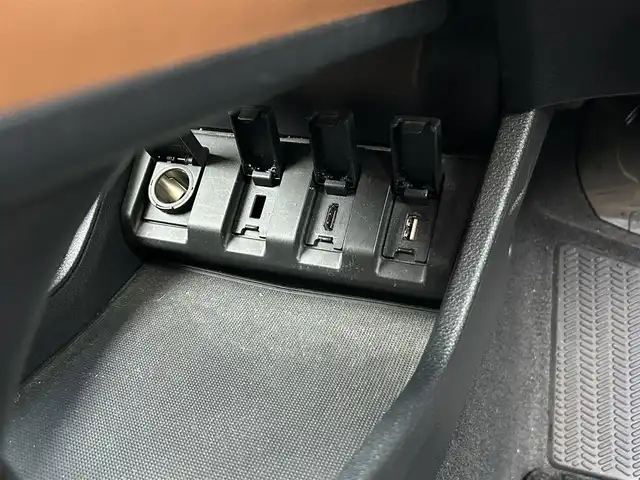 ホンダ ヴェゼル ハイブリッド Z ホンダセンシング 宮城県 2019(令1)年 9.9万km プラチナホワイトパール ワンオーナー/ホンダセンシング/●衝突軽減ブレーキ〈CMBS〉/●誤発進抑制機能/●歩行者事故低減ステアリング/●路外逸脱抑制機能/●ACC〈アダプティブ・クルーズ・コントロール〉/●LKAS〈車線維持支援システム〉/●先行車発進お知らせ機能/●標識認識機能/コンフォートビューパッケージ/●親水/ヒーテッドドアミラー/●フロントドア撥水ガラス/●熱線入りフロントウインドウ/純正SDナビ/・Bluetooth/・フルセグTV/・CD/DVD/バックカメラ/ドライブレコーダー/ETC/ハーフレザーシート/運転席・助手席シートヒーター/チップアップシート/革巻きステアリング/ステアリングスイッチ/LEDヘッドランプ/オートライト/電子制御パーキングブレーキ/オートブレーキホールド機能/プッシュスタート＆スペアキー/ルーフレール/純正17AW/ドアバイザー/W/サイド/カーテンエアバッグ/取扱説明書/保証書