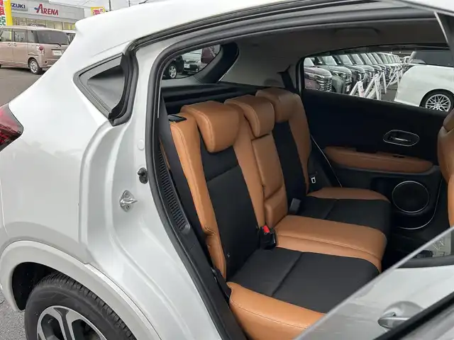 ホンダ ヴェゼル ハイブリッド Z ホンダセンシング 宮城県 2019(令1)年 9.9万km プラチナホワイトパール ワンオーナー/ホンダセンシング/●衝突軽減ブレーキ〈CMBS〉/●誤発進抑制機能/●歩行者事故低減ステアリング/●路外逸脱抑制機能/●ACC〈アダプティブ・クルーズ・コントロール〉/●LKAS〈車線維持支援システム〉/●先行車発進お知らせ機能/●標識認識機能/コンフォートビューパッケージ/●親水/ヒーテッドドアミラー/●フロントドア撥水ガラス/●熱線入りフロントウインドウ/純正SDナビ/・Bluetooth/・フルセグTV/・CD/DVD/バックカメラ/ドライブレコーダー/ETC/ハーフレザーシート/運転席・助手席シートヒーター/チップアップシート/革巻きステアリング/ステアリングスイッチ/LEDヘッドランプ/オートライト/電子制御パーキングブレーキ/オートブレーキホールド機能/プッシュスタート＆スペアキー/ルーフレール/純正17AW/ドアバイザー/W/サイド/カーテンエアバッグ/取扱説明書/保証書