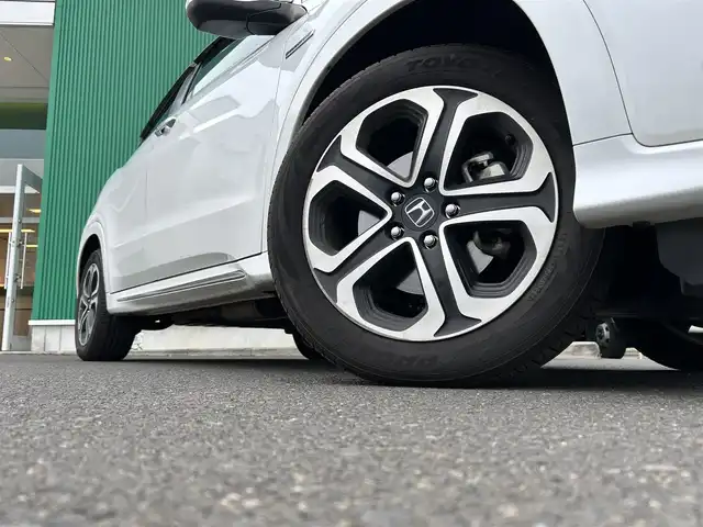 ホンダ ヴェゼル ハイブリッド Z ホンダセンシング 宮城県 2019(令1)年 9.9万km プラチナホワイトパール ワンオーナー/ホンダセンシング/●衝突軽減ブレーキ〈CMBS〉/●誤発進抑制機能/●歩行者事故低減ステアリング/●路外逸脱抑制機能/●ACC〈アダプティブ・クルーズ・コントロール〉/●LKAS〈車線維持支援システム〉/●先行車発進お知らせ機能/●標識認識機能/コンフォートビューパッケージ/●親水/ヒーテッドドアミラー/●フロントドア撥水ガラス/●熱線入りフロントウインドウ/純正SDナビ/・Bluetooth/・フルセグTV/・CD/DVD/バックカメラ/ドライブレコーダー/ETC/ハーフレザーシート/運転席・助手席シートヒーター/チップアップシート/革巻きステアリング/ステアリングスイッチ/LEDヘッドランプ/オートライト/電子制御パーキングブレーキ/オートブレーキホールド機能/プッシュスタート＆スペアキー/ルーフレール/純正17AW/ドアバイザー/W/サイド/カーテンエアバッグ/取扱説明書/保証書