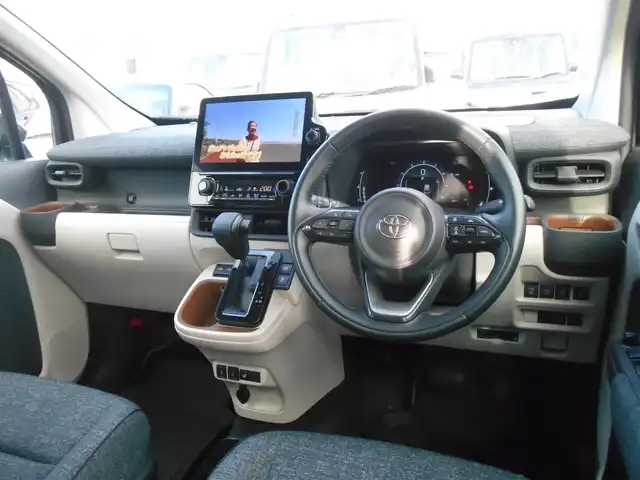 トヨタ シエンタ Z 福岡県 2022(令4)年 2.4万km スカーレットメタリック 　シエンタ　・　Z　/新車時保証書・ユーザーガイド/純正ナビ・フルセグTV・bluetooth/純正バックガイドモニター/純正ビルトイン2.0ETC/スマーチキー×2・プッシュスタート/純正リモコンエンジンスターター/レーダークルーズコントロール/ステアリングスイッチ・ヒーダー/オートLEDヘッドライト/オート電格ドアミラー/D・N席シートヒーター/両側パワースライドD