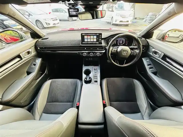 ホンダ シビック e:HEV 神奈川県 2022(令4)年 1.8万km プレミアムクリスタルレッドM 純正メモリナビ/・DTV/Bluetooth/Apple Car Play/ラジオ/バックカメラ/前後ドライブレコーダー/BOSEプレミアムサウンド/ホンダセンシング/・衝突軽減ブレーキ/・路外逸脱抑制機能/・先行者発進お知らせ機能/レーダークルーズコントロール/クリアランスソナー/黒ハーフレザーシート/前席パワーシート/前席シートヒーター/ビルトインETC2.0/パドルシフト/スマートフォン置くだけ充電/USBソケット/純正ドアハンドルプロテクター/純正フロアマット/純正トランクマット/トノカバー/純正18インチアルミホイール/純正LEDヘッドライト/フォグランプ/プッシュEgスタート/ストップ/スマートキー×2/取扱説明書/新車時保証書