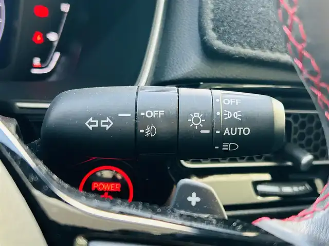 ホンダ シビック e:HEV 神奈川県 2022(令4)年 1.8万km プレミアムクリスタルレッドM 純正メモリナビ/・DTV/Bluetooth/Apple Car Play/ラジオ/バックカメラ/前後ドライブレコーダー/BOSEプレミアムサウンド/ホンダセンシング/・衝突軽減ブレーキ/・路外逸脱抑制機能/・先行者発進お知らせ機能/レーダークルーズコントロール/クリアランスソナー/黒ハーフレザーシート/前席パワーシート/前席シートヒーター/ビルトインETC2.0/パドルシフト/スマートフォン置くだけ充電/USBソケット/純正ドアハンドルプロテクター/純正フロアマット/純正トランクマット/トノカバー/純正18インチアルミホイール/純正LEDヘッドライト/フォグランプ/プッシュEgスタート/ストップ/スマートキー×2/取扱説明書/新車時保証書