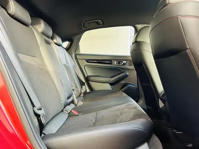 ホンダ シビック e:HEV 神奈川県 2022(令4)年 1.8万km プレミアムクリスタルレッドM 純正メモリナビ/・DTV/Bluetooth/Apple Car Play/ラジオ/バックカメラ/前後ドライブレコーダー/BOSEプレミアムサウンド/ホンダセンシング/・衝突軽減ブレーキ/・路外逸脱抑制機能/・先行者発進お知らせ機能/レーダークルーズコントロール/クリアランスソナー/黒ハーフレザーシート/前席パワーシート/前席シートヒーター/ビルトインETC2.0/パドルシフト/スマートフォン置くだけ充電/USBソケット/純正ドアハンドルプロテクター/純正フロアマット/純正トランクマット/トノカバー/純正18インチアルミホイール/純正LEDヘッドライト/フォグランプ/プッシュEgスタート/ストップ/スマートキー×2/取扱説明書/新車時保証書