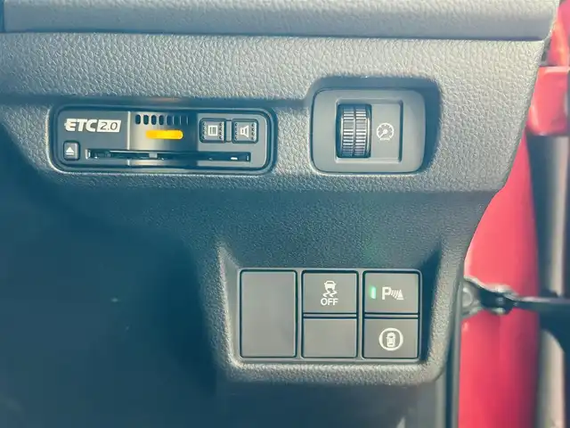 ホンダ シビック e:HEV 神奈川県 2022(令4)年 1.8万km プレミアムクリスタルレッドM 純正メモリナビ/・DTV/Bluetooth/Apple Car Play/ラジオ/バックカメラ/前後ドライブレコーダー/BOSEプレミアムサウンド/ホンダセンシング/・衝突軽減ブレーキ/・路外逸脱抑制機能/・先行者発進お知らせ機能/レーダークルーズコントロール/クリアランスソナー/黒ハーフレザーシート/前席パワーシート/前席シートヒーター/ビルトインETC2.0/パドルシフト/スマートフォン置くだけ充電/USBソケット/純正ドアハンドルプロテクター/純正フロアマット/純正トランクマット/トノカバー/純正18インチアルミホイール/純正LEDヘッドライト/フォグランプ/プッシュEgスタート/ストップ/スマートキー×2/取扱説明書/新車時保証書