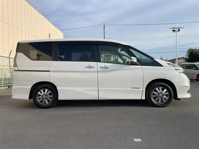日産 セレナ e－パワー ハイウェイスター V 東京都 2019(平31)年 6.6万km 白 社外ナビ/　　TV　フルセグ　Bluetooth　/両側電動スライドドア　/レーダークルーズコントロールシステム　/シートヒーター　/ＥＴＣ　/パドルシフト　/バックカメラ　/純正フロアマット　/ＡＢＳ　/横滑り防止装置　/コーナーセンサー　/レーンアシスト　/盗難防止装置
