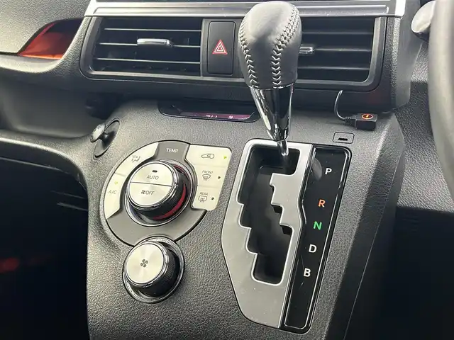 トヨタ シエンタ ハイブリッド ファンベースG 千葉県 2019(令1)年 4.8万km センシュアルレッドマイカ 禁煙車/社外メモリナビ/　CD/DVD/BT/フルセグTV/両側パワースライドドア/トヨタセーフティセンス/・プリクラッシュセーフティ/・レーンディパーチャーアラート/・オートマチックハイビーム/・先行車発進お知らせ機能/クルーズコントロール/バックカメラ/ETC/前席シートヒーター/ステアリングヒーター/スマートキー&プッシュスタート/LEDヘッドライト