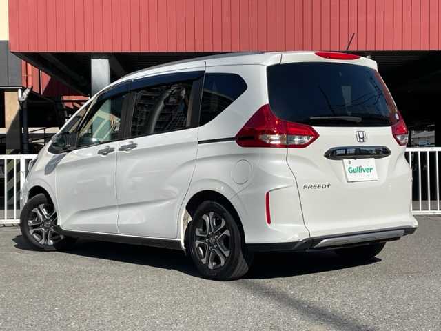 ホンダ フリード＋ クロスター ホンダセンシング 神奈川県 2021(令3)年 2.3万km プラチナホワイトパール ワンオーナー			/社外8インチナビ【AVIC-RL720】/・DTV/DVD/CD/Bluetooth/SD/バックカメラ/リアコーナーセンサー/ホンダセンシング/・衝突軽減ブレーキ			/・誤発進抑制機能					/・路外逸脱抑制機能			/アダプティブクルーズコントロール			/アイドリングストップ					/ビルトインETC			/前側ドライブレコーダー			/ルーフレール/純正15インチAW/プッシュEgスタート/ストップ/スマートキー×2/オートライト		/LEDヘッドライト/フォグランプ/ターンランプ付電動格納ドアミラー/ドアバイザー/純正フロアマット			/取扱説明書/ナビ取扱説明書/新車時保証書