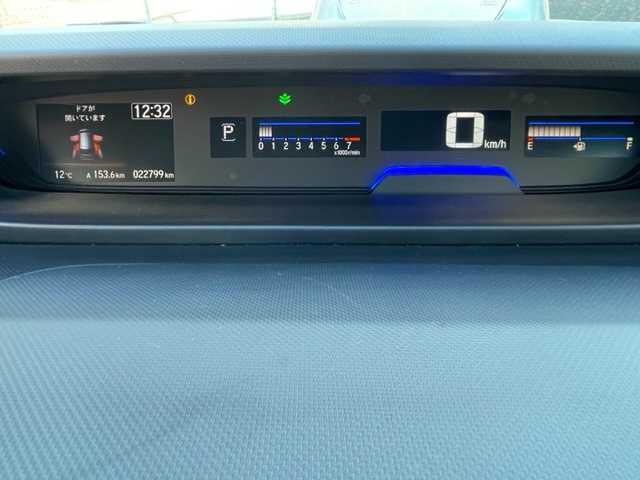 ホンダ フリード＋ クロスター ホンダセンシング 神奈川県 2021(令3)年 2.3万km プラチナホワイトパール ワンオーナー			/社外8インチナビ【AVIC-RL720】/・DTV/DVD/CD/Bluetooth/SD/バックカメラ/リアコーナーセンサー/ホンダセンシング/・衝突軽減ブレーキ			/・誤発進抑制機能					/・路外逸脱抑制機能			/アダプティブクルーズコントロール			/アイドリングストップ					/ビルトインETC			/前側ドライブレコーダー			/ルーフレール/純正15インチAW/プッシュEgスタート/ストップ/スマートキー×2/オートライト		/LEDヘッドライト/フォグランプ/ターンランプ付電動格納ドアミラー/ドアバイザー/純正フロアマット			/取扱説明書/ナビ取扱説明書/新車時保証書