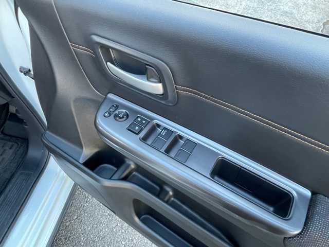 ホンダ フリード＋ クロスター ホンダセンシング 神奈川県 2021(令3)年 2.3万km プラチナホワイトパール ワンオーナー			/社外8インチナビ【AVIC-RL720】/・DTV/DVD/CD/Bluetooth/SD/バックカメラ/リアコーナーセンサー/ホンダセンシング/・衝突軽減ブレーキ			/・誤発進抑制機能					/・路外逸脱抑制機能			/アダプティブクルーズコントロール			/アイドリングストップ					/ビルトインETC			/前側ドライブレコーダー			/ルーフレール/純正15インチAW/プッシュEgスタート/ストップ/スマートキー×2/オートライト		/LEDヘッドライト/フォグランプ/ターンランプ付電動格納ドアミラー/ドアバイザー/純正フロアマット			/取扱説明書/ナビ取扱説明書/新車時保証書