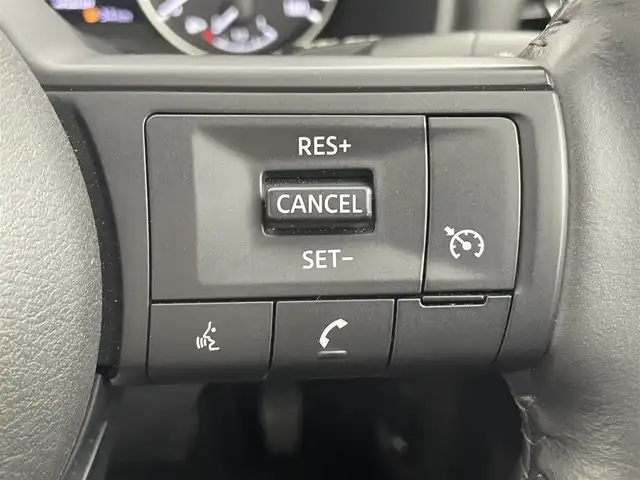 日産 エクストレイル S e－4ORCE 富山県 2023(令5)年 5.8万km ブリリアントホワイトパール ワンオーナー/4WD/アルパイン11型ディスプレイオーディオ【DAF11Z】/（AM/FM/USB/BT/CarPlay/HDMI）/衝突被害軽減ブレーキ/クルーズコントロール/オートマチックハイビーム/LEDヘッドライト/コーナーセンサー前後/標識認識機能/ボンネットバグガード/サイドステップランニングボード/全席シートヒーター/ステアリングヒーター/スマートキー/プッシュスタート/純正１８インチAW/純正フロアマット/保証書