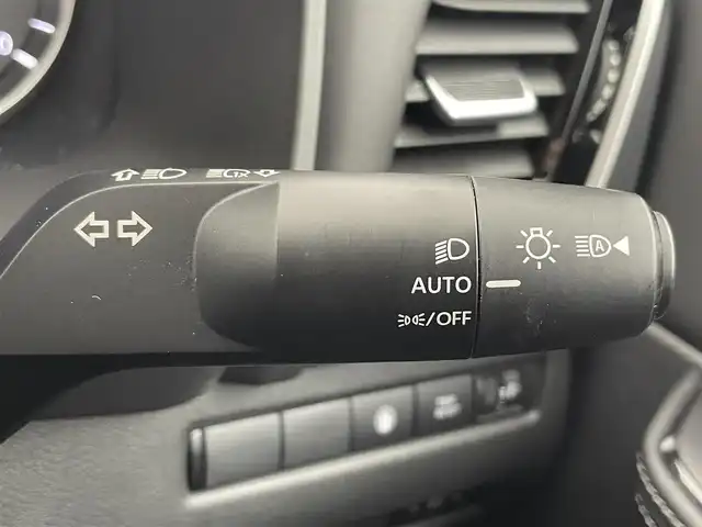 日産 エクストレイル S e－4ORCE 富山県 2023(令5)年 5.8万km ブリリアントホワイトパール ワンオーナー/4WD/アルパイン11型ディスプレイオーディオ【DAF11Z】/（AM/FM/USB/BT/CarPlay/HDMI）/衝突被害軽減ブレーキ/クルーズコントロール/オートマチックハイビーム/LEDヘッドライト/コーナーセンサー前後/標識認識機能/ボンネットバグガード/サイドステップランニングボード/全席シートヒーター/ステアリングヒーター/スマートキー/プッシュスタート/純正１８インチAW/純正フロアマット/保証書