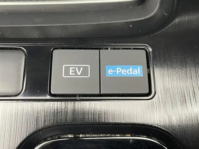 日産 エクストレイル S e－4ORCE 富山県 2023(令5)年 5.8万km ブリリアントホワイトパール ワンオーナー/4WD/アルパイン11型ディスプレイオーディオ【DAF11Z】/（AM/FM/USB/BT/CarPlay/HDMI）/衝突被害軽減ブレーキ/クルーズコントロール/オートマチックハイビーム/LEDヘッドライト/コーナーセンサー前後/標識認識機能/ボンネットバグガード/サイドステップランニングボード/全席シートヒーター/ステアリングヒーター/スマートキー/プッシュスタート/純正１８インチAW/純正フロアマット/保証書