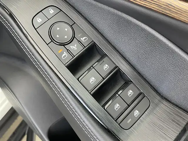 日産 エクストレイル S e－4ORCE 富山県 2023(令5)年 5.8万km ブリリアントホワイトパール ワンオーナー/4WD/アルパイン11型ディスプレイオーディオ【DAF11Z】/（AM/FM/USB/BT/CarPlay/HDMI）/衝突被害軽減ブレーキ/クルーズコントロール/オートマチックハイビーム/LEDヘッドライト/コーナーセンサー前後/標識認識機能/ボンネットバグガード/サイドステップランニングボード/全席シートヒーター/ステアリングヒーター/スマートキー/プッシュスタート/純正１８インチAW/純正フロアマット/保証書