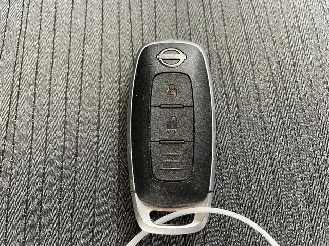 日産 エクストレイル S e－4ORCE 富山県 2023(令5)年 5.8万km ブリリアントホワイトパール ワンオーナー/4WD/アルパイン11型ディスプレイオーディオ【DAF11Z】/（AM/FM/USB/BT/CarPlay/HDMI）/衝突被害軽減ブレーキ/クルーズコントロール/オートマチックハイビーム/LEDヘッドライト/コーナーセンサー前後/標識認識機能/ボンネットバグガード/サイドステップランニングボード/全席シートヒーター/ステアリングヒーター/スマートキー/プッシュスタート/純正１８インチAW/純正フロアマット/保証書