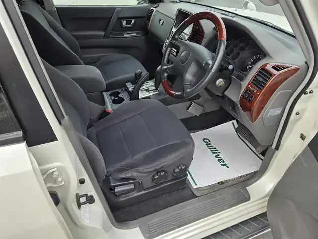 三菱 パジェロ 鹿児島県 2005(平17)年 7万km ウォームホワイトパール 純正ＨＤＤナビ　/バックカメラ　/社外ＥＴＣ　/ＭＴモード付きＡＴ　/ワンセグテレビ　/純正アルミホイール（１６インチ）　/エンジンイモビライザー　/ムーンルーフ　/横滑り防止装置　/１００Ｖ充電　/ルーフレール/Wエアバッグ