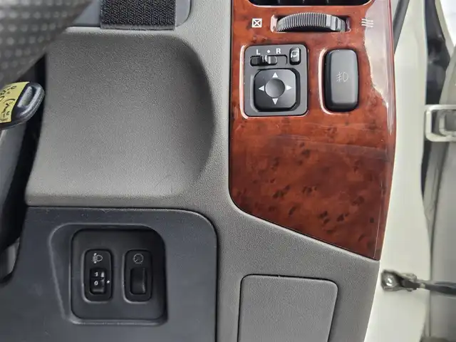 三菱 パジェロ 鹿児島県 2005(平17)年 7万km ウォームホワイトパール 純正ＨＤＤナビ　/バックカメラ　/社外ＥＴＣ　/ＭＴモード付きＡＴ　/ワンセグテレビ　/純正アルミホイール（１６インチ）　/エンジンイモビライザー　/ムーンルーフ　/横滑り防止装置　/１００Ｖ充電　/ルーフレール/Wエアバッグ