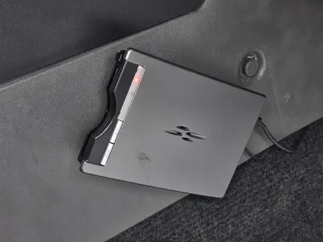 三菱 パジェロ 鹿児島県 2005(平17)年 7万km ウォームホワイトパール 純正ＨＤＤナビ　/バックカメラ　/社外ＥＴＣ　/ＭＴモード付きＡＴ　/ワンセグテレビ　/純正アルミホイール（１６インチ）　/エンジンイモビライザー　/ムーンルーフ　/横滑り防止装置　/１００Ｖ充電　/ルーフレール/Wエアバッグ