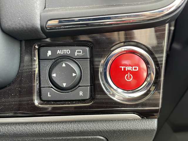 トヨタ クラウン ハイブリッド アスリートG 東京都 2017(平29)年 3.2万km プレシャスブラックパール ワンオーナー/純正メモリナビ/CD/DVD/BT/フルセグテレビ/バックカメラ/ウィンカーミラー/クルーズコントロール/プッシュスタート/ドアバイザー/ETC/レザーシート/パワーシート/シートヒーター/エアーシート/ハンドルヒーター/前後ドラレコ/前後コーナーセンサー/PCS/BSM/社外AW付スタッドレス4本積載