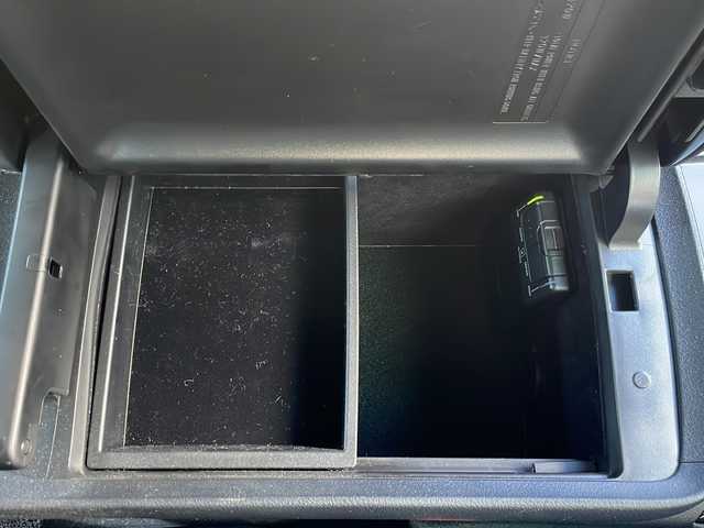 トヨタ クラウン ハイブリッド アスリートG 東京都 2017(平29)年 3.2万km プレシャスブラックパール ワンオーナー/純正メモリナビ/CD/DVD/BT/フルセグテレビ/バックカメラ/ウィンカーミラー/クルーズコントロール/プッシュスタート/ドアバイザー/ETC/レザーシート/パワーシート/シートヒーター/エアーシート/ハンドルヒーター/前後ドラレコ/前後コーナーセンサー/PCS/BSM/社外AW付スタッドレス4本積載