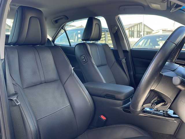 トヨタ クラウン ハイブリッド アスリートG 東京都 2017(平29)年 3.2万km プレシャスブラックパール ワンオーナー/純正メモリナビ/CD/DVD/BT/フルセグテレビ/バックカメラ/ウィンカーミラー/クルーズコントロール/プッシュスタート/ドアバイザー/ETC/レザーシート/パワーシート/シートヒーター/エアーシート/ハンドルヒーター/前後ドラレコ/前後コーナーセンサー/PCS/BSM/社外AW付スタッドレス4本積載