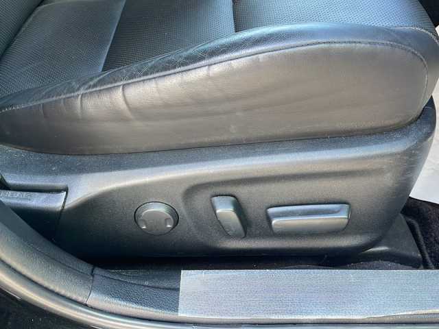 トヨタ クラウン ハイブリッド アスリートG 東京都 2017(平29)年 3.2万km プレシャスブラックパール ワンオーナー/純正メモリナビ/CD/DVD/BT/フルセグテレビ/バックカメラ/ウィンカーミラー/クルーズコントロール/プッシュスタート/ドアバイザー/ETC/レザーシート/パワーシート/シートヒーター/エアーシート/ハンドルヒーター/前後ドラレコ/前後コーナーセンサー/PCS/BSM/社外AW付スタッドレス4本積載