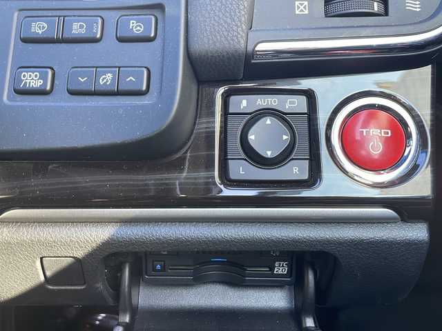 トヨタ クラウン ハイブリッド アスリートG 東京都 2017(平29)年 3.2万km プレシャスブラックパール ワンオーナー/純正メモリナビ/CD/DVD/BT/フルセグテレビ/バックカメラ/ウィンカーミラー/クルーズコントロール/プッシュスタート/ドアバイザー/ETC/レザーシート/パワーシート/シートヒーター/エアーシート/ハンドルヒーター/前後ドラレコ/前後コーナーセンサー/PCS/BSM/社外AW付スタッドレス4本積載