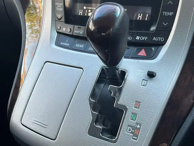 トヨタ ヴェルファイア 2．4Z 栃木県 2013(平25)年 8.6万km ホワイトパールクリスタルシャイン (株)IDOMが運営する【じしゃロン宇都宮店】の自社ローン対象車両になります。こちらは現金ご利用時の価格です。自社ローンご希望の方は別途その旨お申付け下さい。/社外ナビ/バックカメラ/フルセグ/Ｂｌｕｅｔｏｏｔｈ/フリップダウンモニター/両側パワースライドドア/ＥＴＣ/スマートキー/純正アルミホイール/ＨＩＤヘッドライト/オートライト/フォグライト