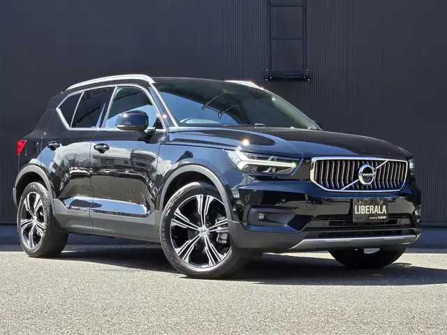 ボルボ ＸＣ４０ B4 AWD インスクリプション 福岡県 2021(令3)年 1.4万km 黒 純正ナビ/フルセグTV/シートヒーター/ACC/ETC2.0/USB×2/メモリーパワーシート/harman kardonプレミアムサウンド/自動駐車/Bluetooth/電動リアゲート/ワンオーナー/LEDヘッドライト/レザーシート/19インチ純正ホイール/全方位カメラ/ルーフレール