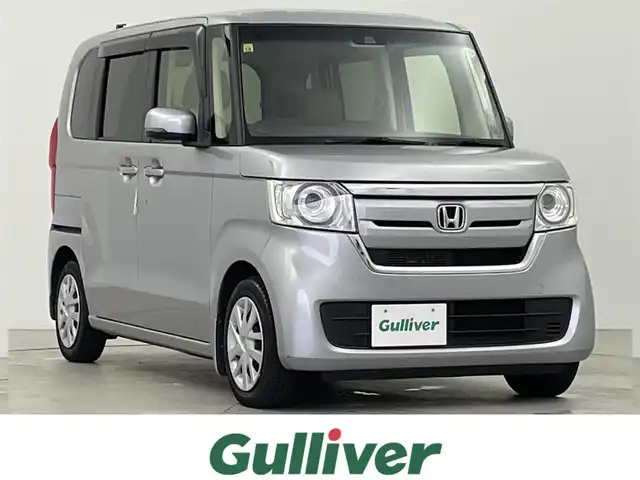 ホンダ Ｎ ＢＯＸ G L ホンダセンシング 千葉県 2020(令2)年 1.4万km ルナシルバーM 禁煙車/ホンダセンシング/　●衝突軽減ブレーキ〈CMBS〉/　●誤発進抑制機能　/　●歩行者事故低減ステアリング/　●先行車発進お知らせ機能/　●標識認識機能/　●路外逸脱抑制機能/　●ACC〈アダプティブ・クルーズ・コントロール〉/　●LKAS〈車線維持支援システム〉/　●後方誤発進抑制機能/　●オートハイビーム/純正ナビ　/ＢＴ/ＣＤ/ＡＭ/ＦＭ　/片側パワースライドドア　/バックカメラ　/ＬＥＤヘッドライト　/ドライブレコーダー/ETC/電格ミラー/シートヒーター/プッシュスタート/スマートキー