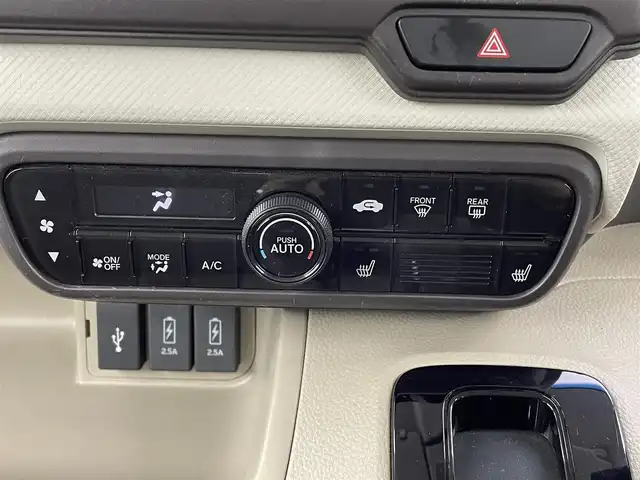 ホンダ Ｎ ＢＯＸ G L ホンダセンシング 千葉県 2020(令2)年 1.4万km ルナシルバーM 禁煙車/ホンダセンシング/　●衝突軽減ブレーキ〈CMBS〉/　●誤発進抑制機能　/　●歩行者事故低減ステアリング/　●先行車発進お知らせ機能/　●標識認識機能/　●路外逸脱抑制機能/　●ACC〈アダプティブ・クルーズ・コントロール〉/　●LKAS〈車線維持支援システム〉/　●後方誤発進抑制機能/　●オートハイビーム/純正ナビ　/ＢＴ/ＣＤ/ＡＭ/ＦＭ　/片側パワースライドドア　/バックカメラ　/ＬＥＤヘッドライト　/ドライブレコーダー/ETC/電格ミラー/シートヒーター/プッシュスタート/スマートキー