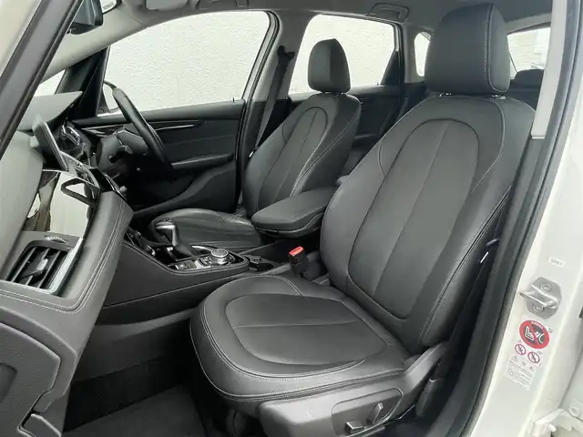 ＢＭＷ ２１８ｄ アクティブツアラー ラグジュアリー 東京都 2016(平28)年 4.2万km 白 インテリジェントＳ/純正ＨＤＤナビ/黒レザーシート/パワーシート/シートヒーター/ミラーＥＴＣ/純正ＬＥＤヘッドライト/オートライト/レーンディパーチャーウォーミング/キーレス/ＬＩＭコントロール