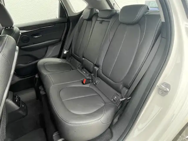 ＢＭＷ ２１８ｄ アクティブツアラー ラグジュアリー 東京都 2016(平28)年 4.2万km 白 インテリジェントＳ/純正ＨＤＤナビ/黒レザーシート/パワーシート/シートヒーター/ミラーＥＴＣ/純正ＬＥＤヘッドライト/オートライト/レーンディパーチャーウォーミング/キーレス/ＬＩＭコントロール