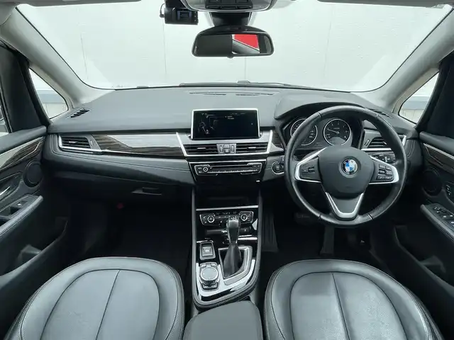 ＢＭＷ ２１８ｄ アクティブツアラー ラグジュアリー 東京都 2016(平28)年 4.2万km 白 インテリジェントＳ/純正ＨＤＤナビ/黒レザーシート/パワーシート/シートヒーター/ミラーＥＴＣ/純正ＬＥＤヘッドライト/オートライト/レーンディパーチャーウォーミング/キーレス/ＬＩＭコントロール