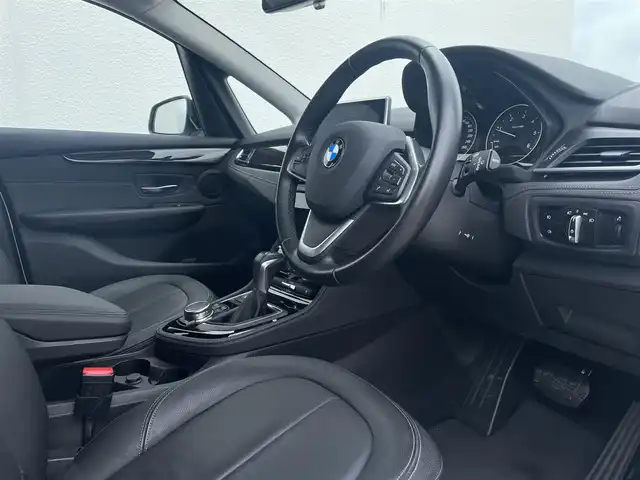 ＢＭＷ ２１８ｄ アクティブツアラー ラグジュアリー 東京都 2016(平28)年 4.2万km 白 インテリジェントＳ/純正ＨＤＤナビ/黒レザーシート/パワーシート/シートヒーター/ミラーＥＴＣ/純正ＬＥＤヘッドライト/オートライト/レーンディパーチャーウォーミング/キーレス/ＬＩＭコントロール
