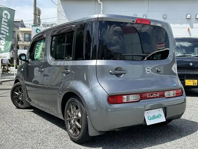 日産 キューブ 15X 兵庫県 2016(平28)年 9.5万km ダークメタルグレー ・ワンオーナー/・純正メモリーナビ/・地デジ/DVD/BT/AUX/・ステアリングリモコン/・オートリトラクタブルミラー/・アイドリングストップ/・ETC/・スマートキー/・キセノンヘッドランプ/・社外15インチAW/・スタッドレスタイヤ付き純正ホイール（キャップ付き）/175/65R15 タイヤ溝5ミリ/・スペアキーあり