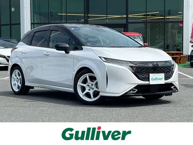 日産 オーラ G レザーエディション 奈良県 2023(令5)年 2.1万km ピュアホワイトパール / スーパーブラック 2トーン ワンオーナー/純正ナビ(フルセグTV/AM・FM/BT/AppleCarPlay/AndroidAuto/HDMI)/BOSEサウンド/ADVAN17インチアルミホイール/ローダウン(純正サスペンション積込)/アラウンドビューモニター/ビルトインETC2.0/プロパイロット/インテリジェントエマージェンシーブレーキ/インテリジェントクルーズコントロール/インテリジェントルームミラー/前方ドライブレコーダー/シートヒーター(D/N席)/ステアリングヒーター/純正フロアマット/スペアキー