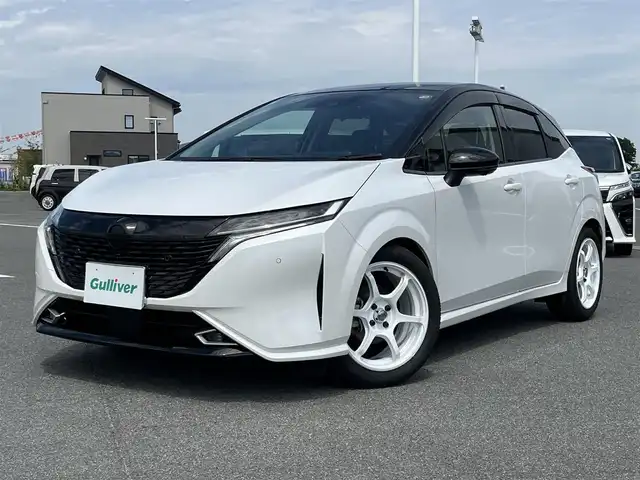 日産 オーラ G レザーエディション 奈良県 2023(令5)年 2.1万km ピュアホワイトパール / スーパーブラック 2トーン ワンオーナー/純正ナビ(フルセグTV/AM・FM/BT/AppleCarPlay/AndroidAuto/HDMI)/BOSEサウンド/ADVAN17インチアルミホイール/ローダウン(純正サスペンション積込)/アラウンドビューモニター/ビルトインETC2.0/プロパイロット/インテリジェントエマージェンシーブレーキ/インテリジェントクルーズコントロール/インテリジェントルームミラー/前方ドライブレコーダー/シートヒーター(D/N席)/ステアリングヒーター/純正フロアマット/スペアキー
