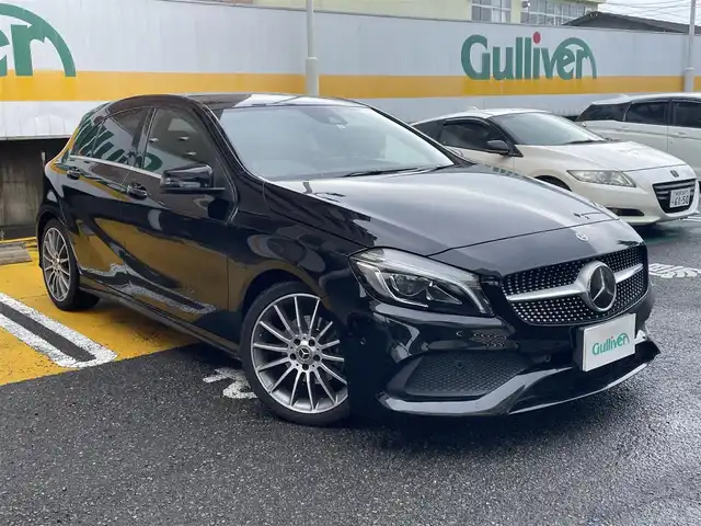 メルセデス・ベンツ Ａ１８０ AMG スタイル 静岡県 2017(平29)年 4.5万km コスモスブラック サンルーフ/純正ディスプレイオーディオ/DVD/CD/SD/BT/USB/バックカメラ/ハーフレザーシート/前席シートヒーター /前席メモリー付パワーシート/衝突軽減ブレーキ/レーンキープアシスト/ブラインドスポットモニター/クリアランスソナー/レーダークルーズコントロール/前後ドライブレコーダー/LEDヘッドライト/純正18インチAW/スマートキー×2/保証書/取扱説明書/R3/5点検記録簿有
