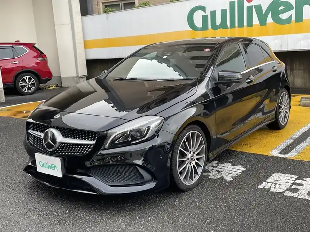 メルセデス・ベンツ Ａ１８０ AMG スタイル 静岡県 2017(平29)年 4.5万km コスモスブラック サンルーフ/純正ディスプレイオーディオ/DVD/CD/SD/BT/USB/バックカメラ/ハーフレザーシート/前席シートヒーター /前席メモリー付パワーシート/衝突軽減ブレーキ/レーンキープアシスト/ブラインドスポットモニター/クリアランスソナー/レーダークルーズコントロール/前後ドライブレコーダー/LEDヘッドライト/純正18インチAW/スマートキー×2/保証書/取扱説明書/R3/5点検記録簿有