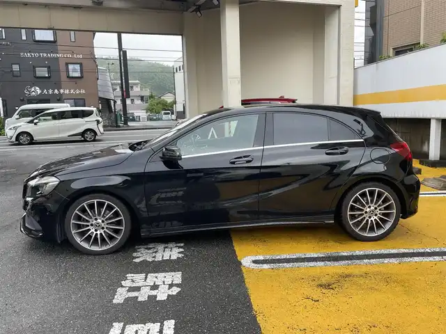 メルセデス・ベンツ Ａ１８０ AMG スタイル 静岡県 2017(平29)年 4.5万km コスモスブラック サンルーフ/純正ディスプレイオーディオ/DVD/CD/SD/BT/USB/バックカメラ/ハーフレザーシート/前席シートヒーター /前席メモリー付パワーシート/衝突軽減ブレーキ/レーンキープアシスト/ブラインドスポットモニター/クリアランスソナー/レーダークルーズコントロール/前後ドライブレコーダー/LEDヘッドライト/純正18インチAW/スマートキー×2/保証書/取扱説明書/R3/5点検記録簿有