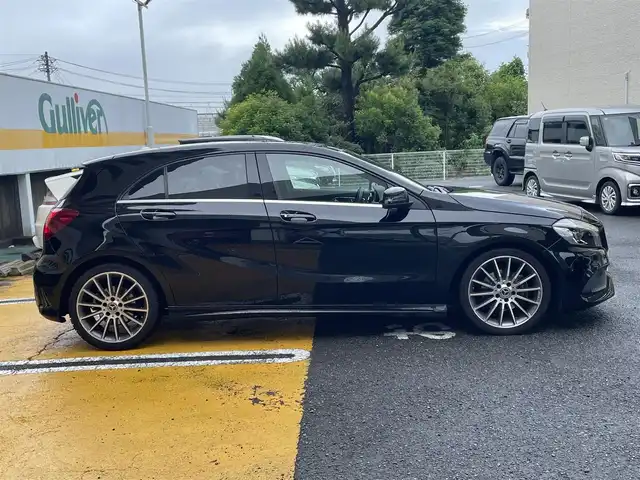 メルセデス・ベンツ Ａ１８０ AMG スタイル 静岡県 2017(平29)年 4.5万km コスモスブラック サンルーフ/純正ディスプレイオーディオ/DVD/CD/SD/BT/USB/バックカメラ/ハーフレザーシート/前席シートヒーター /前席メモリー付パワーシート/衝突軽減ブレーキ/レーンキープアシスト/ブラインドスポットモニター/クリアランスソナー/レーダークルーズコントロール/前後ドライブレコーダー/LEDヘッドライト/純正18インチAW/スマートキー×2/保証書/取扱説明書/R3/5点検記録簿有