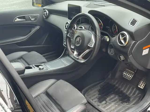 メルセデス・ベンツ Ａ１８０ AMG スタイル 静岡県 2017(平29)年 4.5万km コスモスブラック サンルーフ/純正ディスプレイオーディオ/DVD/CD/SD/BT/USB/バックカメラ/ハーフレザーシート/前席シートヒーター /前席メモリー付パワーシート/衝突軽減ブレーキ/レーンキープアシスト/ブラインドスポットモニター/クリアランスソナー/レーダークルーズコントロール/前後ドライブレコーダー/LEDヘッドライト/純正18インチAW/スマートキー×2/保証書/取扱説明書/R3/5点検記録簿有