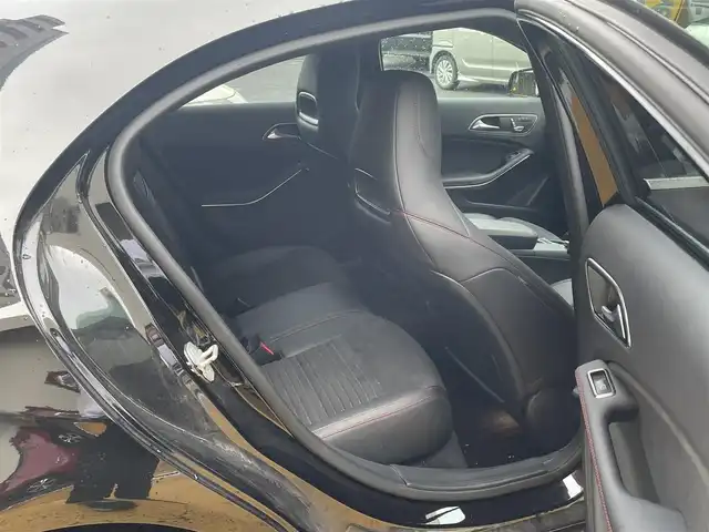 メルセデス・ベンツ Ａ１８０ AMG スタイル 静岡県 2017(平29)年 4.5万km コスモスブラック サンルーフ/純正ディスプレイオーディオ/DVD/CD/SD/BT/USB/バックカメラ/ハーフレザーシート/前席シートヒーター /前席メモリー付パワーシート/衝突軽減ブレーキ/レーンキープアシスト/ブラインドスポットモニター/クリアランスソナー/レーダークルーズコントロール/前後ドライブレコーダー/LEDヘッドライト/純正18インチAW/スマートキー×2/保証書/取扱説明書/R3/5点検記録簿有