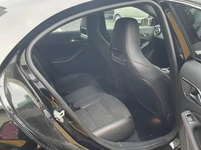 メルセデス・ベンツ Ａ１８０ AMG スタイル 静岡県 2017(平29)年 4.5万km コスモスブラック サンルーフ/純正ディスプレイオーディオ/DVD/CD/SD/BT/USB/バックカメラ/ハーフレザーシート/前席シートヒーター /前席メモリー付パワーシート/衝突軽減ブレーキ/レーンキープアシスト/ブラインドスポットモニター/クリアランスソナー/レーダークルーズコントロール/前後ドライブレコーダー/LEDヘッドライト/純正18インチAW/スマートキー×2/保証書/取扱説明書/R3/5点検記録簿有